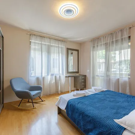 Sea Garden Flat With Private Parking Várna