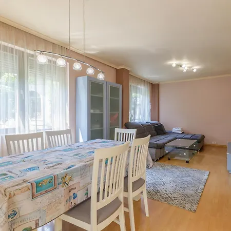Sea Garden Flat With Private Parking Várna