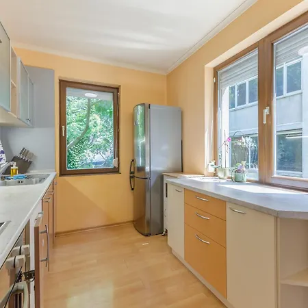 Apartman Sea Garden Flat With Private Parking
