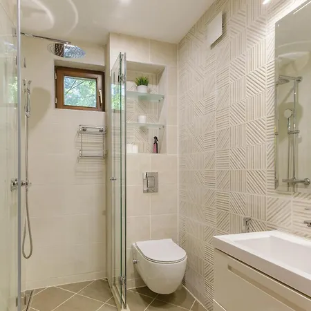 Sea Garden Flat With Private Parking *